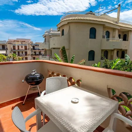 Casa Carlotta Giardini-Naxos